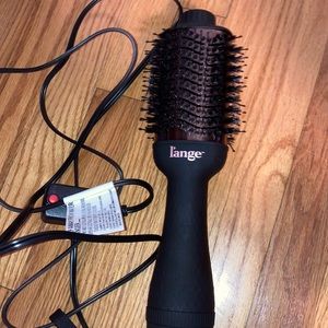 Lange volume brush dryer